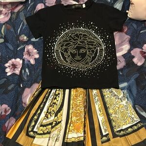 Kids Versace skirt set!
Studded Tshirt and black and gold pleated skirt!